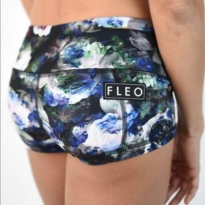 Fleo shorts-Supersonic Floral Low Rise Contour- XL GUC